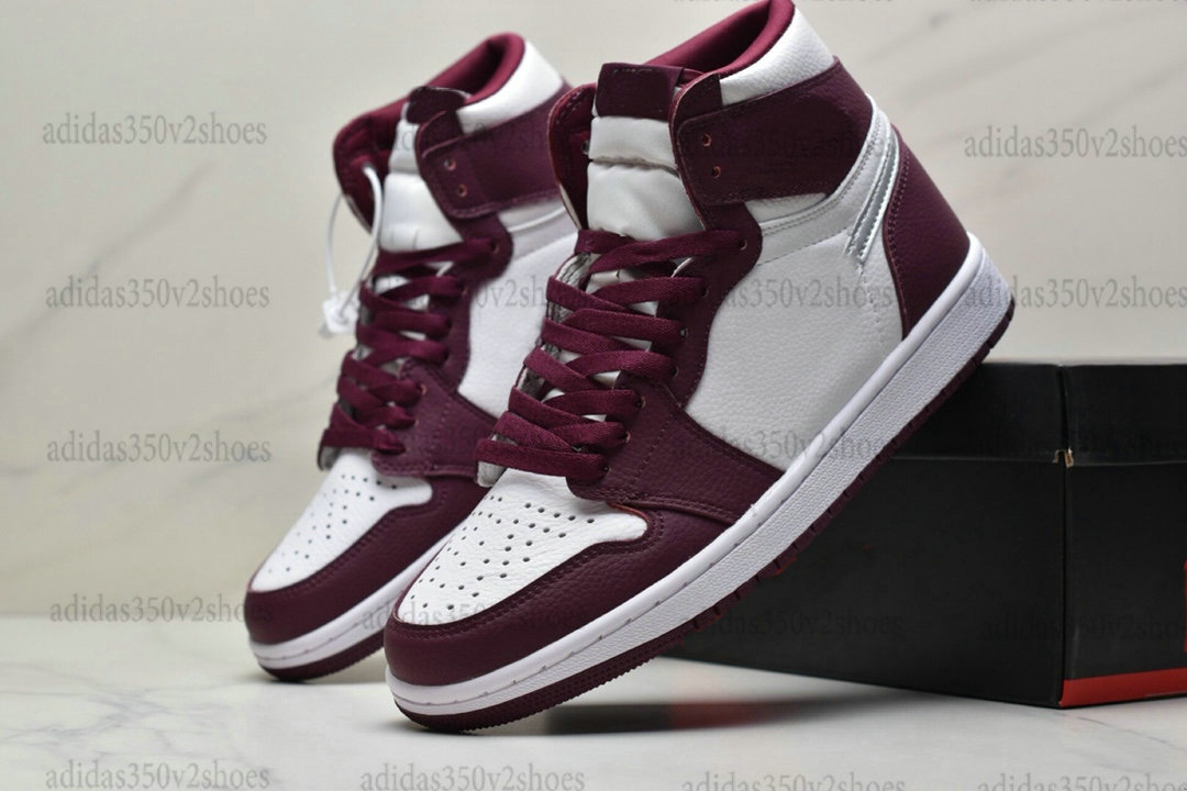 1 High 1s Bordeaux Baskball shoes White Metallic Silver Dunks Low SB Bordeaux Designer Men Women Sports Sneakers
1 High 1s Bordeaux Baskball shoes White Metallic Silver Dunks Low SB Bordeaux Designer Men Women Sports Sneakers