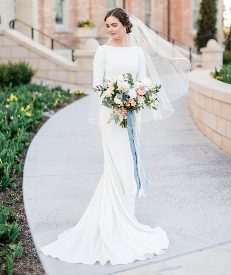 vintage Crepe Mermaid Wedding Dresses Modest Long Sleeves Boat Neck Buttons Back Simple Elegant LDS Bridal Gowns Religious Bride Gown