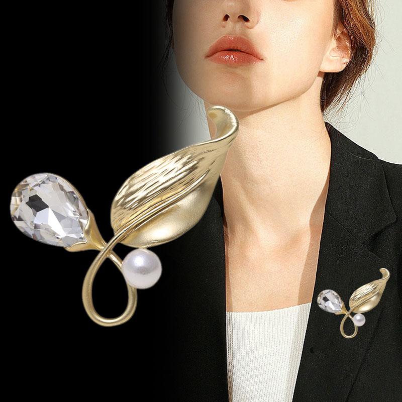 Korean Version Metal Leaves Gold Flower Bowknot Pearl Crystal Brooch Set Custom Women Jewelry Brooches Pins
Korean Version Metal Leaves Gold Flower Bowknot Pearl Crystal Brooch Set Custom Women Jewelry Brooches Pins