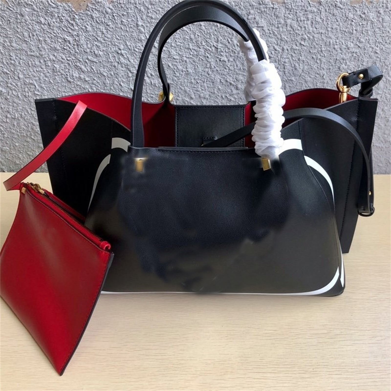 Top Quality Large Size Tote Bag Women Handbag Purse 2pcs Set V letter Calfskin Genuine Leather Shopping Package Rivet Shoulder Bags Hot3k, Black
Top Quality Large Size Tote Bag Women Handbag Purse 2pcs Set V letter Calfskin Genuine Leather Shopping Package Rivet Shoulder Bags Hot3k, Black