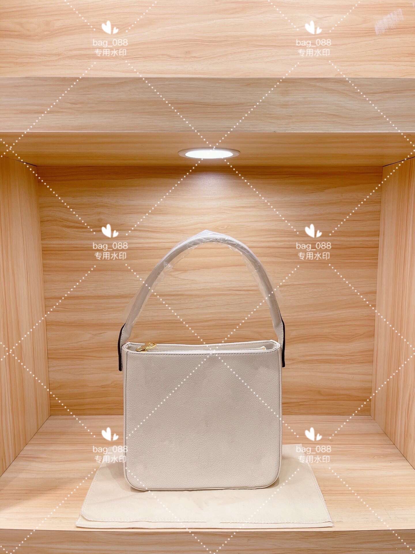 Designer shoulder bag leather with metal chain elegant and noble versatile super-large portable bags a must-have for women shopping dating dinner, Customize
Designer shoulder bag leather with metal chain elegant and noble versatile super-large portable bags a must-have for women shopping dating dinner, Customize
