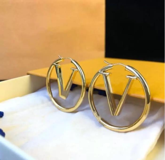 Trendy Big Size Designer Letter luxury Earring 18K Gold Fashion hoop earrings for Women Party Wedding Lovers Gift Engagement Jewelry For Bride
Trendy Big Size Designer Letter luxury Earring 18K Gold Fashion hoop earrings for Women Party Wedding Lovers Gift Engagement Jewelry For Bride