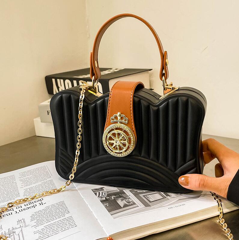 wholesale high-quality elegant leather evening bag European and American popular embossed striped shoulder bags personalized trend buckle diamond handbag, Red(boutique box)
wholesale high-quality elegant leather evening bag European and American popular embossed striped shoulder bags personalized trend buckle diamond handbag, Red(boutique box)