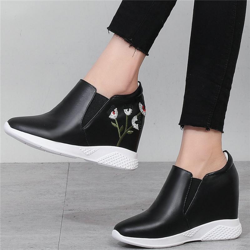 Dress Shoes Black/white Trainers Women Genuine Leather Wedges High Heel Platform Pumps Female Embroider Flowers Fashion Sneakers 2021, Black1
Dress Shoes Black/white Trainers Women Genuine Leather Wedges High Heel Platform Pumps Female Embroider Flowers Fashion Sneakers 2021, Black1