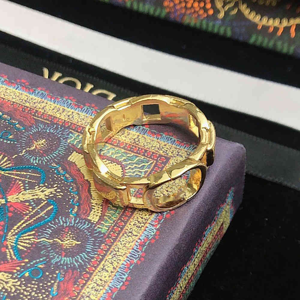 Designer CD Band Rings For Women Mens Powder Armor Fashion Letter Gold Brass Ring Female Accessories High Quality Couple Lover Luxury Wed Jewelry Gift With Box
Designer CD Band Rings For Women Mens Powder Armor Fashion Letter Gold Brass Ring Female Accessories High Quality Couple Lover Luxury Wed Jewelry Gift With Box