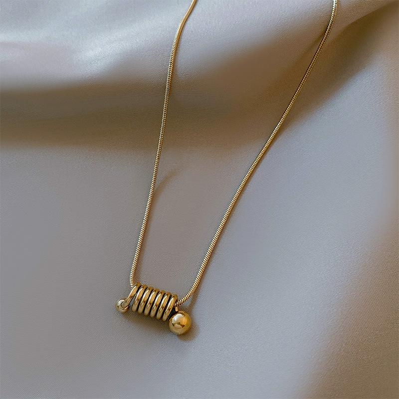 Pendant Necklaces Spiral Spring Necklace Wave Retro Geometric Fashion Sense Clavicle Chain Simple Temperament Birthday Party Jewelry
Pendant Necklaces Spiral Spring Necklace Wave Retro Geometric Fashion Sense Clavicle Chain Simple Temperament Birthday Party Jewelry