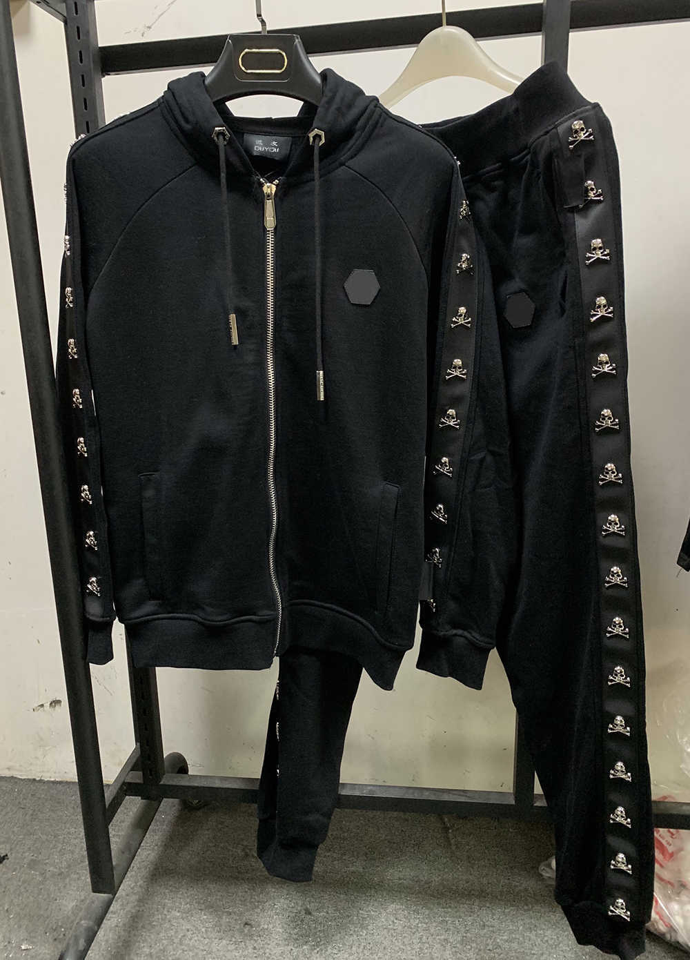 Germany Fashion Luxury Designer Men's Tracksuit Metal Skull Winter Tracksuit Sudaderas Hombre Suit Men Track suits Sets Jacket+Pants 8549, Black
Germany Fashion Luxury Designer Men's Tracksuit Metal Skull Winter Tracksuit Sudaderas Hombre Suit Men Track suits Sets Jacket+Pants 8549, Black