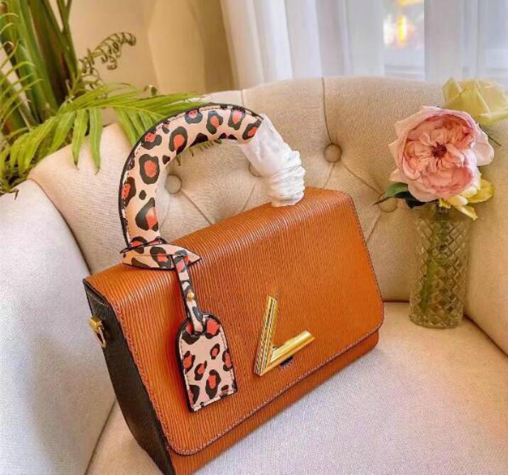 Women designer Crossbody Handbag Tote Bags fashion Water Ripple Grain Leather Top Handle Detachable Shoulder bag Letter Hardware M40885414, White
Women designer Crossbody Handbag Tote Bags fashion Water Ripple Grain Leather Top Handle Detachable Shoulder bag Letter Hardware M40885414, White