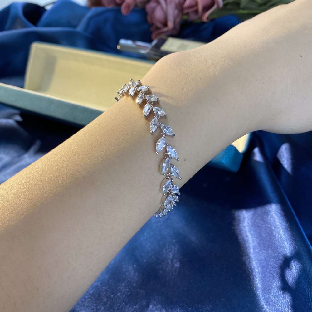 HBP luxury New Style S925 Bracelet Japanese and Korean fashion leaf Sterling Silver geometric women's jewelry
HBP luxury New Style S925 Bracelet Japanese and Korean fashion leaf Sterling Silver geometric women's jewelry