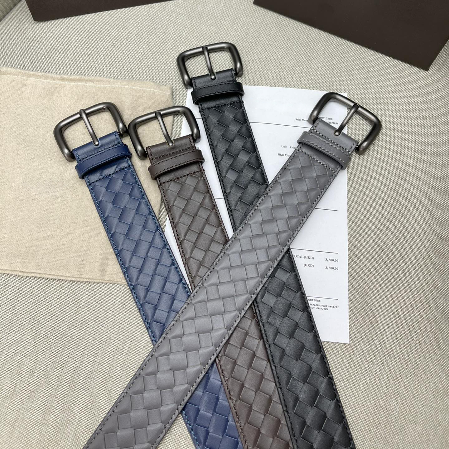 Men's belt width 3.8 cm with pin buckle brown box to send dustproof gift bag hole punch, Black;brown
Men's belt width 3.8 cm with pin buckle brown box to send dustproof gift bag hole punch, Black;brown