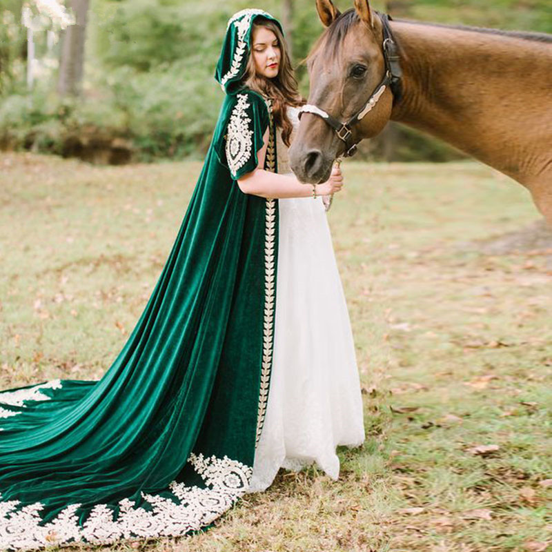 Two Pieces Downton Wedding Dresses with Hunter Green Cloak 2022 Lace Beaded Wood Hood country Bridal Dress Cape Bolero