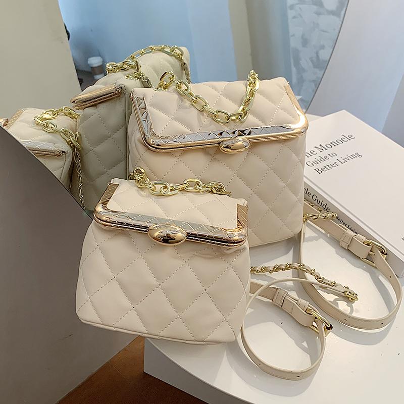 Elegant Female Lattice Crossbody bag 2021 New High-quality PU Leather Women's Designer Handbag Chain Tote Messenger Bag, 16 cm red
Elegant Female Lattice Crossbody bag 2021 New High-quality PU Leather Women's Designer Handbag Chain Tote Messenger Bag, 16 cm red