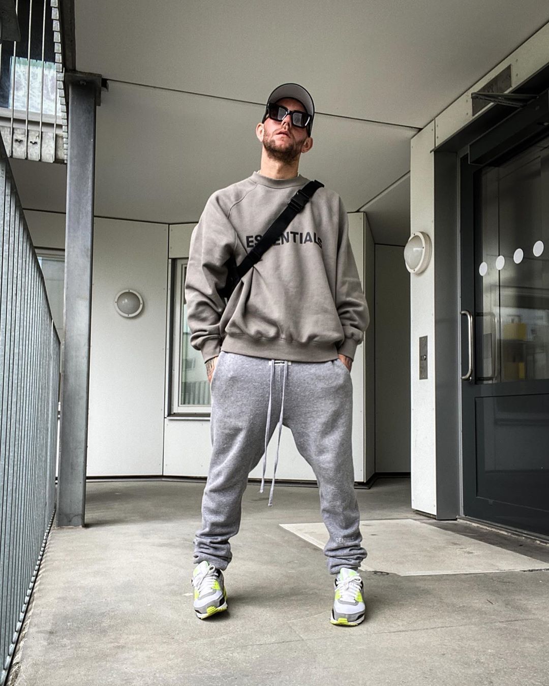 2021 New Trendy Men' High Street Round Neck Top 100% Cotton Sweatshirt Oversize Thickened Kanye 1:1 Brand Hoodie Ds2s, White
2021 New Trendy Men' High Street Round Neck Top 100% Cotton Sweatshirt Oversize Thickened Kanye 1:1 Brand Hoodie Ds2s, White