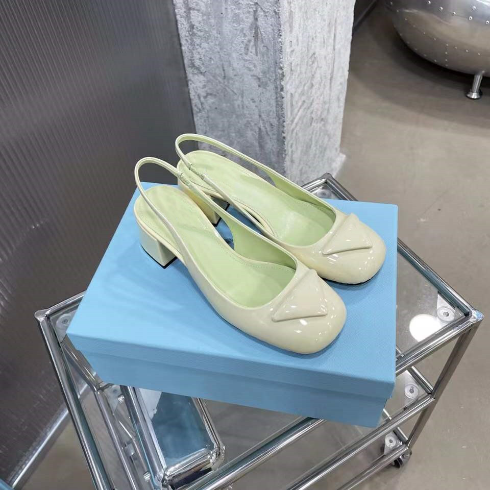 2022 latest designer shoes women's sandals shoes stiletto middle heel exquisite craft pointed design luxury leather material great quality version size among 35-40, White
2022 latest designer shoes women's sandals shoes stiletto middle heel exquisite craft pointed design luxury leather material great quality version size among 35-40, White