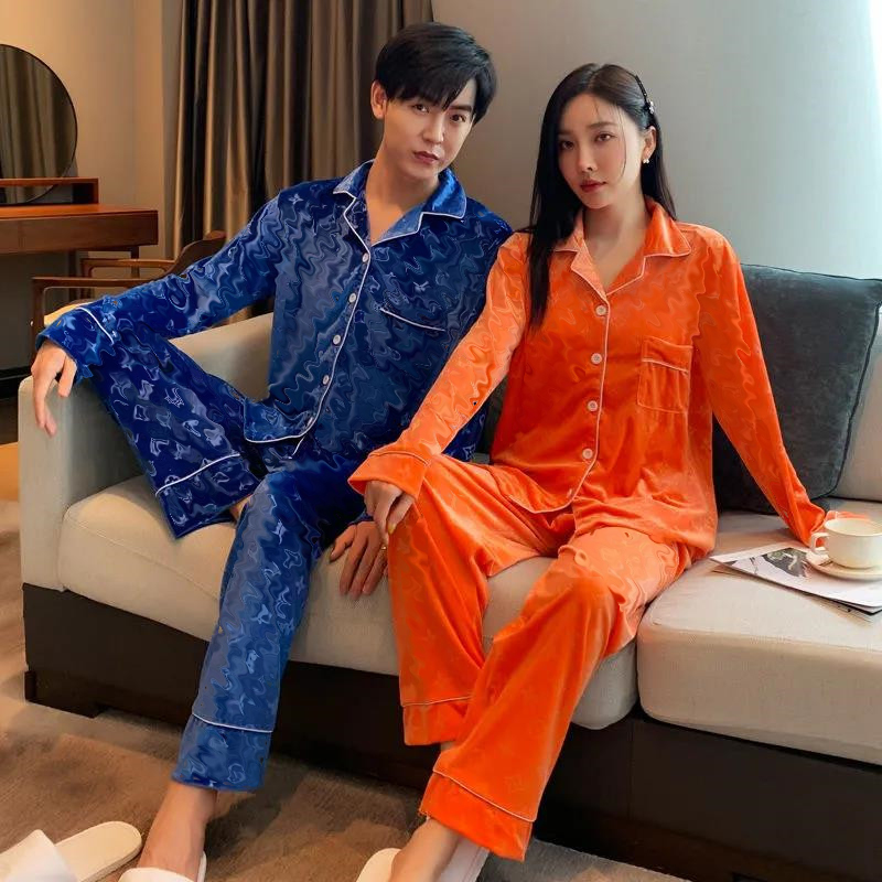 Classic Sunflower Pattern Jacquard Sleepwear Couple Velvet Long Sleeve Pajamas For Men Women Lapel Neck Pajama, As pic
Classic Sunflower Pattern Jacquard Sleepwear Couple Velvet Long Sleeve Pajamas For Men Women Lapel Neck Pajama, As pic