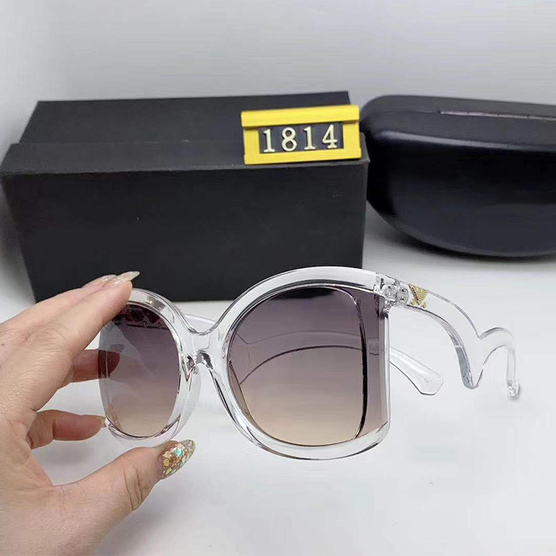 luxury- 2020 NEW Sunglasses Fashion Brand for Woman Glasses Driving UV Adumbral with Box and Logo High quality Hot Sunglasses 1814
luxury- 2020 NEW Sunglasses Fashion Brand for Woman Glasses Driving UV Adumbral with Box and Logo High quality Hot Sunglasses 1814