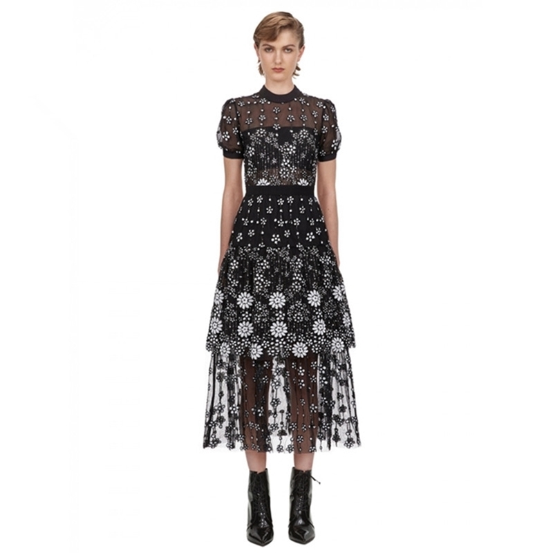 Self Portrait Vantage Dress Spring Summer Design Black Mesh Sequin Embroidered Midi O-Neck Short Sleeve For Women 210603, Picture color
Self Portrait Vantage Dress Spring Summer Design Black Mesh Sequin Embroidered Midi O-Neck Short Sleeve For Women 210603, Picture color
