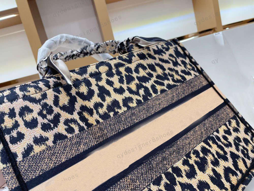 Bag spotted Leopard print Luxury Handbag Top Quality Texture Crossbody Fashion casual, Freight;please don
Bag spotted Leopard print Luxury Handbag Top Quality Texture Crossbody Fashion casual, Freight;please don