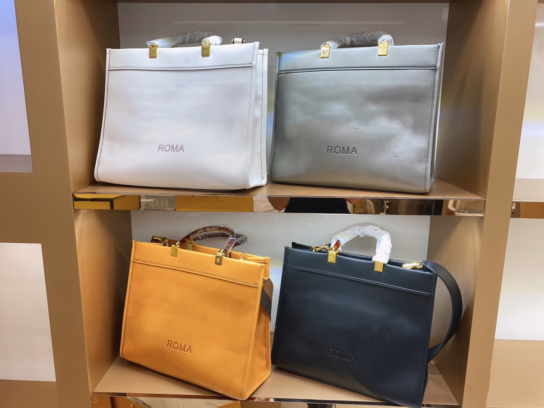 Women's fashion luxury designer brand peekaboox-lite bag single handmade golden hardware canvas letter logo high quality shoulder strap
Women's fashion luxury designer brand peekaboox-lite bag single handmade golden hardware canvas letter logo high quality shoulder strap
