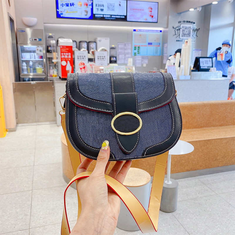 High quality bags with letter logo popular this year women's new fashion design Single Shoulder Bag Messenger texture foreign style saddle handbags, Size:21×6×17cm
High quality bags with letter logo popular this year women's new fashion design Single Shoulder Bag Messenger texture foreign style saddle handbags, Size:21×6×17cm