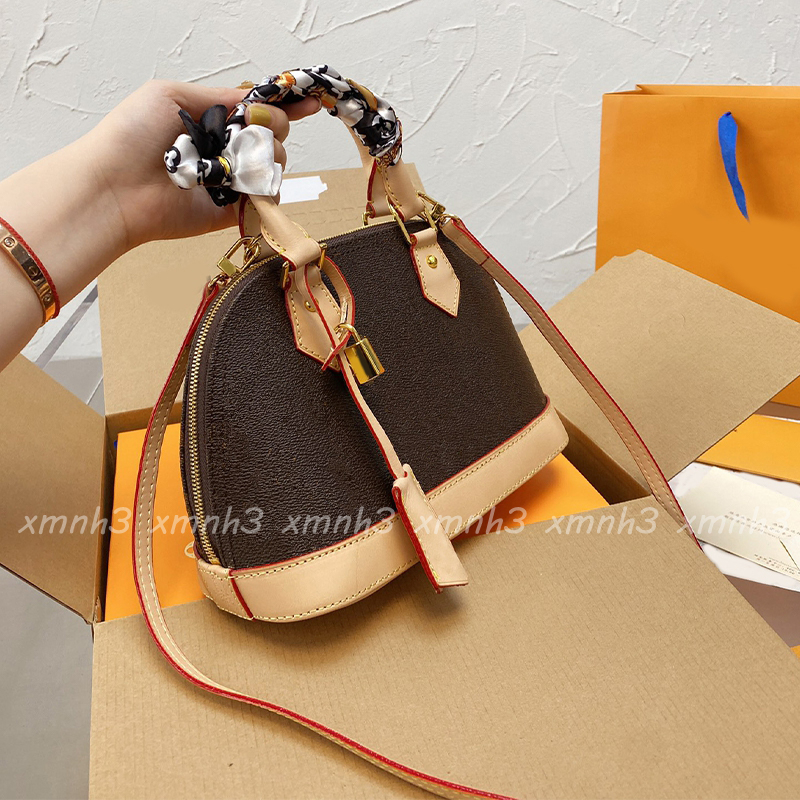 Fashion Womans Shoulder Bags Designer Luxury Handbags High Quality Totes 2021 Messenger Bag Size 23.5*17.5*11.5cm, This item is not for sale
Fashion Womans Shoulder Bags Designer Luxury Handbags High Quality Totes 2021 Messenger Bag Size 23.5*17.5*11.5cm, This item is not for sale