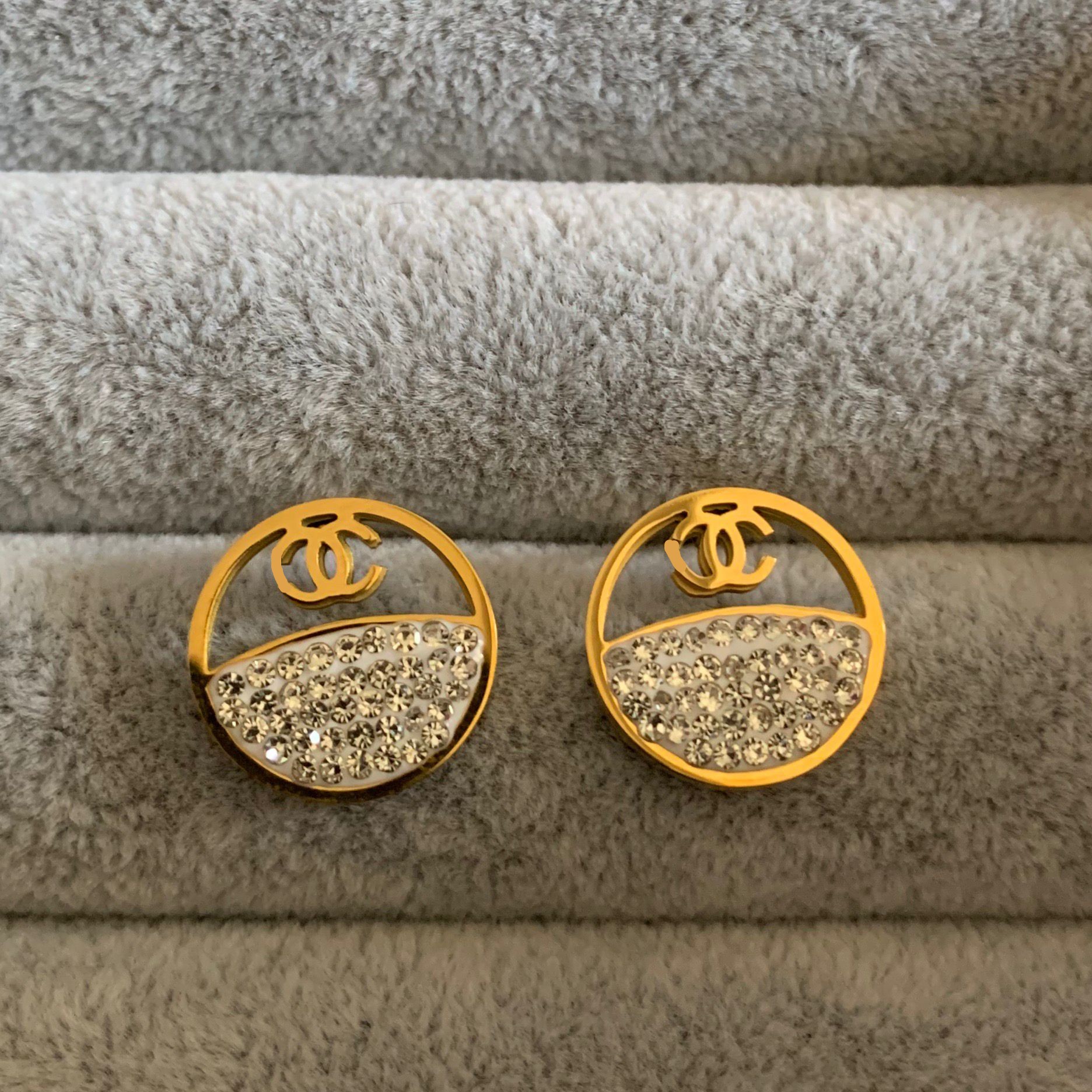 Easy chic Never fade High Quality girls stud 316L stainless steel rose silver gold full diamond studs earrings for Women men lovers jewelry
Easy chic Never fade High Quality girls stud 316L stainless steel rose silver gold full diamond studs earrings for Women men lovers jewelry