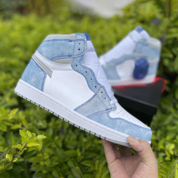 Jumpman 1s Basketball Shoes Hyper Royal White Suede Fresh Color Delicate Texture Classic Shape
Jumpman 1s Basketball Shoes Hyper Royal White Suede Fresh Color Delicate Texture Classic Shape