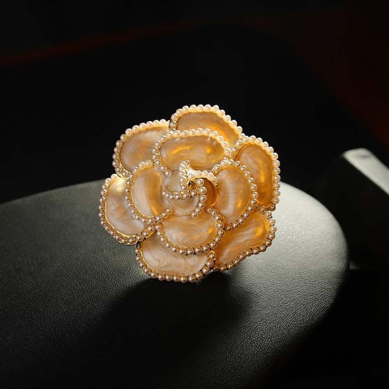 Pins, Brooches Korean Retro Pearl Camellia Badge Pin Buckle Classic Drip Brooch Silk Scarf Lapel
Pins, Brooches Korean Retro Pearl Camellia Badge Pin Buckle Classic Drip Brooch Silk Scarf Lapel