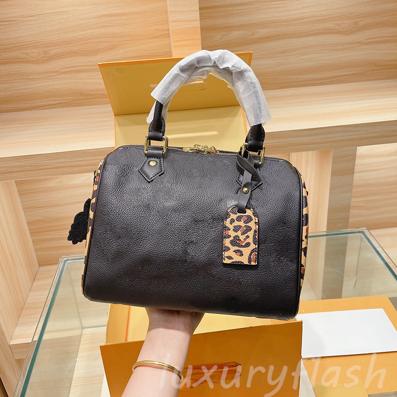 Genuine Leather Leopard Bag Lady Handbag Original Handle Hardware Pillow High-quality Travel Bags Designers Luxurys Shoulder Purses, Box(not sale separately)
Genuine Leather Leopard Bag Lady Handbag Original Handle Hardware Pillow High-quality Travel Bags Designers Luxurys Shoulder Purses, Box(not sale separately)