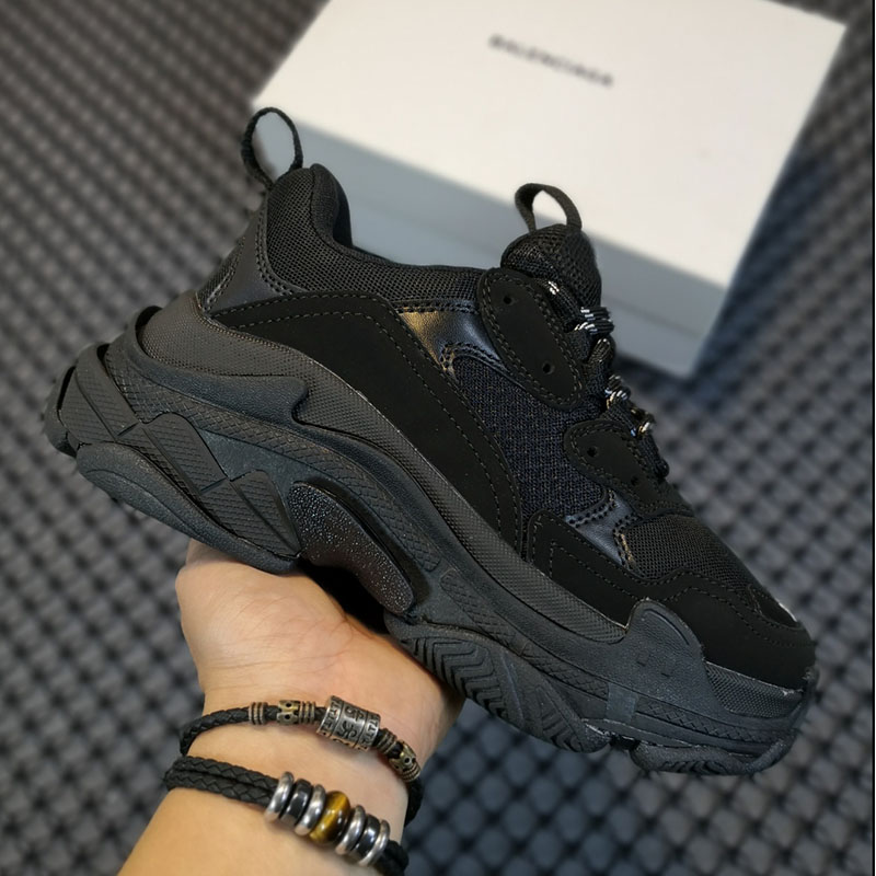 Mens Tracksuits Newests Crystal Bottom 17w Women Mens Casual Shoes Dad Platform Trainers Balanciagas Triple s Black White Red Sneaker Paris Designer Fla 1A