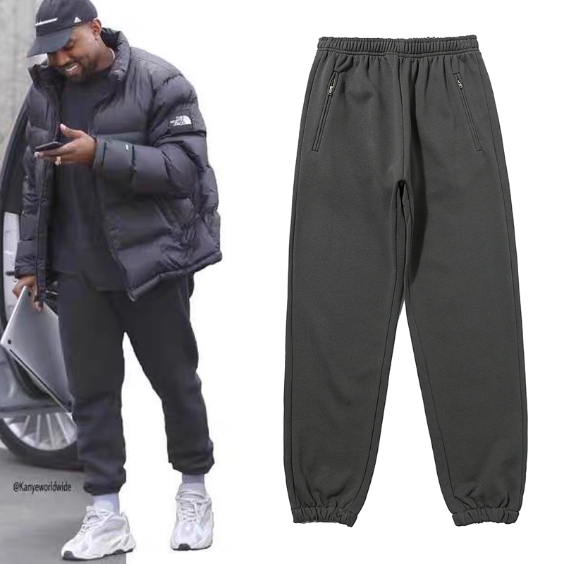 2021 New Kanye West Slido Drawstring Joggers Sweatpants Homens e Mulheres Baggy Zper Bolsos Harem Calas Casuais Oversize 30iu, Fleece gray
2021 New Kanye West Slido Drawstring Joggers Sweatpants Homens e Mulheres Baggy Zper Bolsos Harem Calas Casuais Oversize 30iu, Fleece gray
