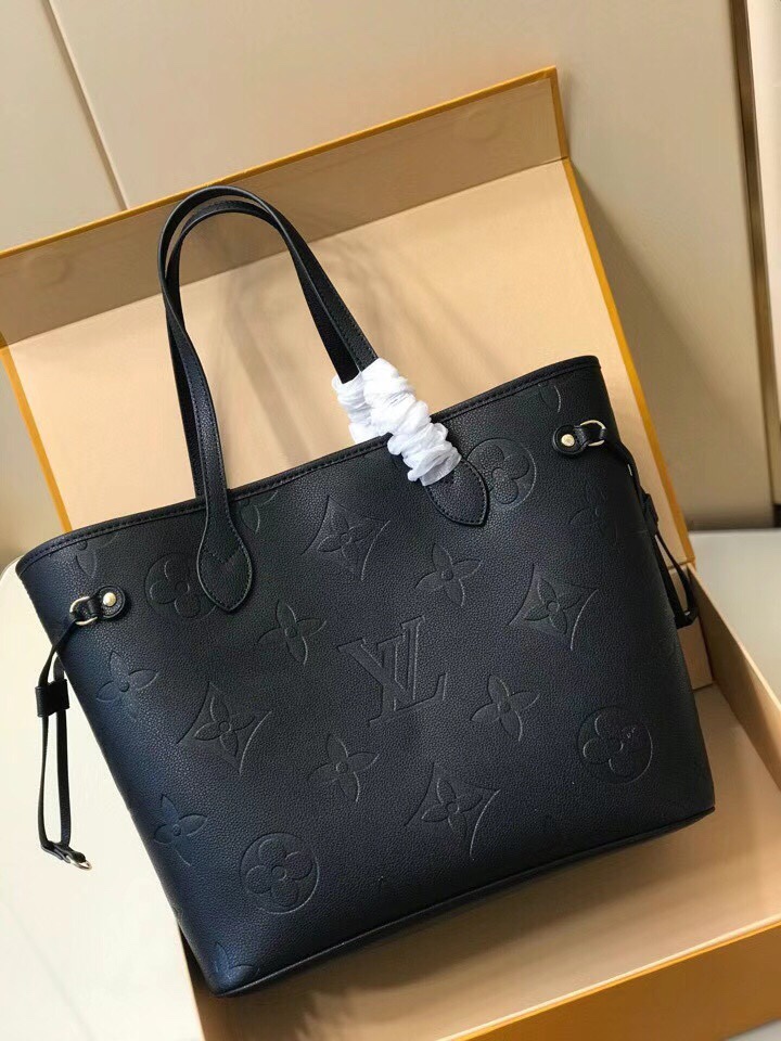 LVLOUISVITTON BAGVUTTONNew fashion women handbags ladies designer composite bags lady clutch bag shoulder tote female, Red;black
LVLOUISVITTON BAGVUTTONNew fashion women handbags ladies designer composite bags lady clutch bag shoulder tote female, Red;black