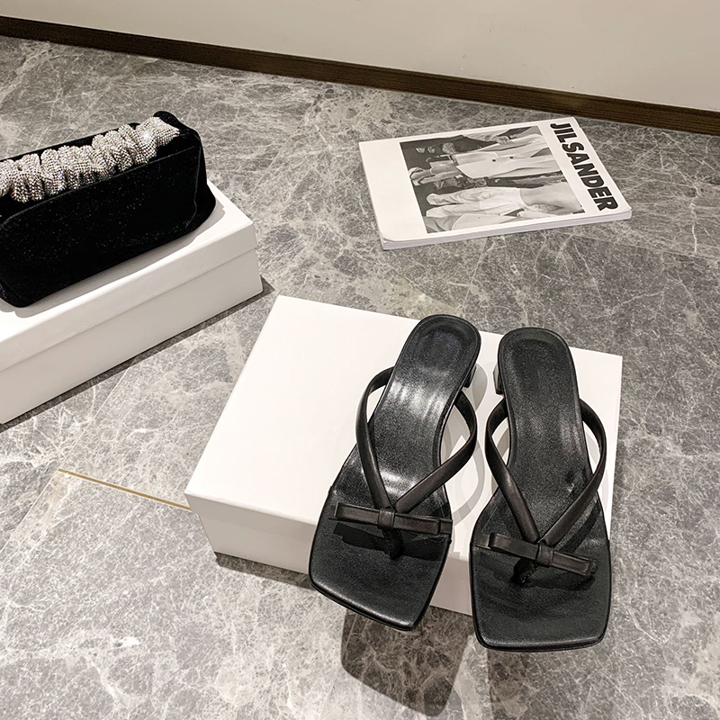 Women Fashion Luxurys Designer Slippers Platform Trainers Sandals Foam Slides Heel 4.5CM Leather Summer Beach Slipper Bow Tie Flip Flops Black
Women Fashion Luxurys Designer Slippers Platform Trainers Sandals Foam Slides Heel 4.5CM Leather Summer Beach Slipper Bow Tie Flip Flops Black