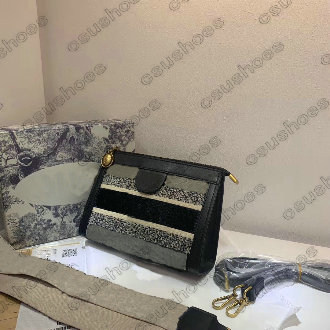 Designers Embroidery Oblique Bags Luxurys Women Shoulder Crossbody Handbags Womens Cross body Obliques Handle Bag Tote Letter Wallet
Designers Embroidery Oblique Bags Luxurys Women Shoulder Crossbody Handbags Womens Cross body Obliques Handle Bag Tote Letter Wallet