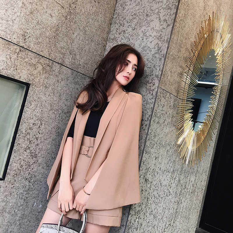 casual women's suit pants feminine two-piece Solid color elegant cape blazer Fashion high waist shorts jacket 210527, Khaki
casual women's suit pants feminine two-piece Solid color elegant cape blazer Fashion high waist shorts jacket 210527, Khaki