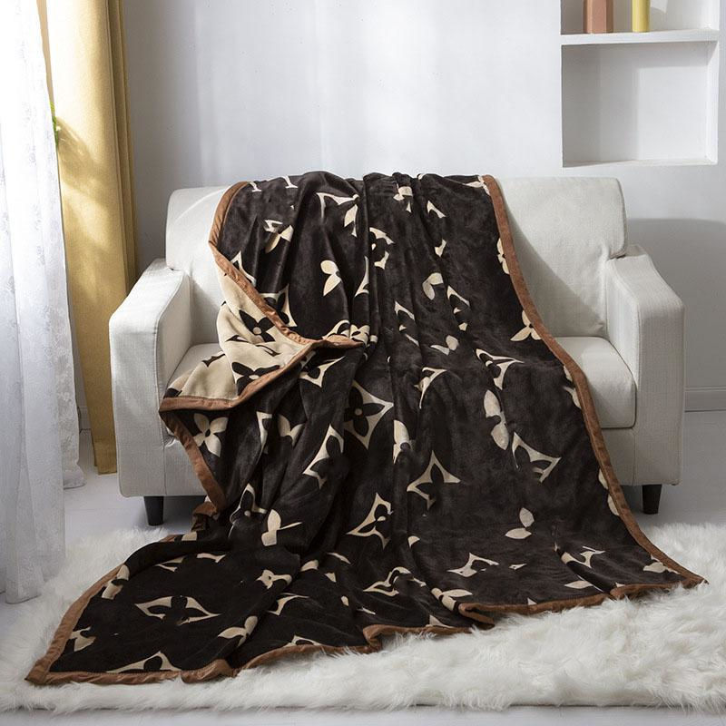 All Seasons Thicken Cloud Blankets Fashion Letter Printed Men Women Blanket Indoor Outdoor Warm Portable Couple Covers
All Seasons Thicken Cloud Blankets Fashion Letter Printed Men Women Blanket Indoor Outdoor Warm Portable Couple Covers