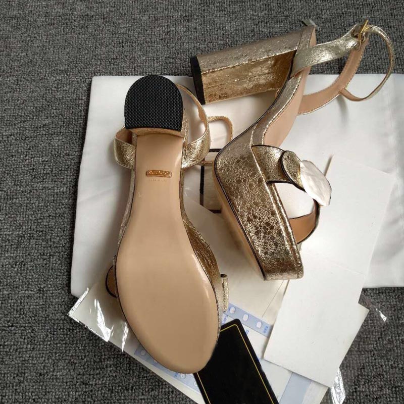 Summer sandals women's thick bottom lace up high heels leather fashion women's shoes metal buckle designer red shoes women's wedding shoes, Extra shoebox
Summer sandals women's thick bottom lace up high heels leather fashion women's shoes metal buckle designer red shoes women's wedding shoes, Extra shoebox