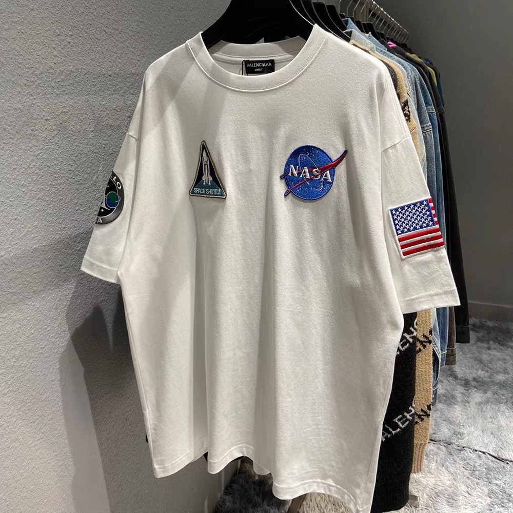 21ss Balencaiga Paris Home b Summer Nasa Space Badge Limited Edition Couple's Short Sleeve T-shirt Pure Cotton Loose Tide, Black
21ss Balencaiga Paris Home b Summer Nasa Space Badge Limited Edition Couple's Short Sleeve T-shirt Pure Cotton Loose Tide, Black