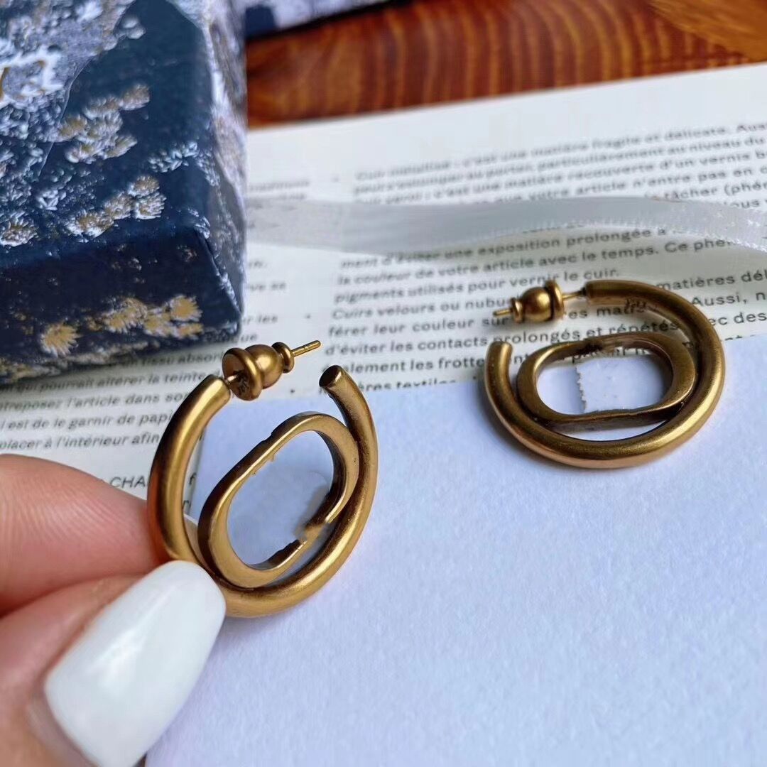 Fashion gold hoop earrings for lady Women Party Wedding Lovers gift engagement Jewelry for Bride luxury earrings, Golden;silver
Fashion gold hoop earrings for lady Women Party Wedding Lovers gift engagement Jewelry for Bride luxury earrings, Golden;silver