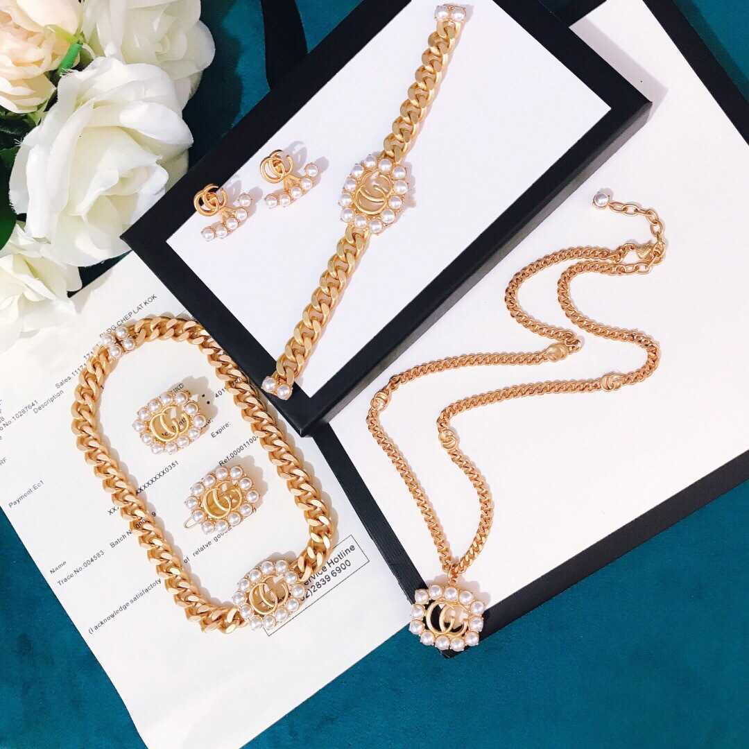 01 Gjia / gujia 2021 new letter double g pearl necklace series quality earrings for women U4MY, Silver
01 Gjia / gujia 2021 new letter double g pearl necklace series quality earrings for women U4MY, Silver