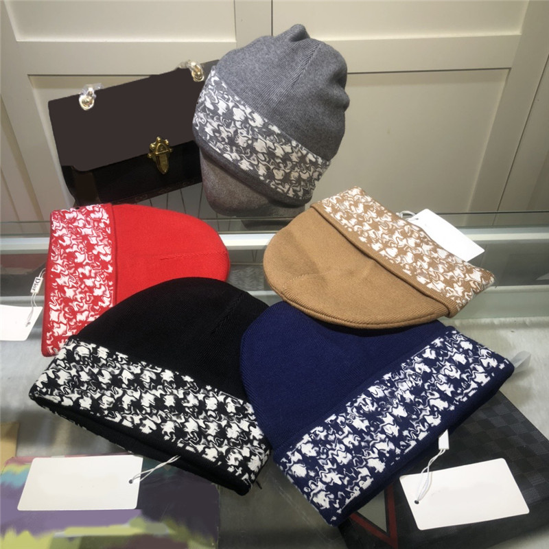Classic Letter Printed Cashmere Beanies Winter Warm Sport Outdoor Ski Skull Caps Men Women Knitted Cap Couple Wool Hat
Classic Letter Printed Cashmere Beanies Winter Warm Sport Outdoor Ski Skull Caps Men Women Knitted Cap Couple Wool Hat