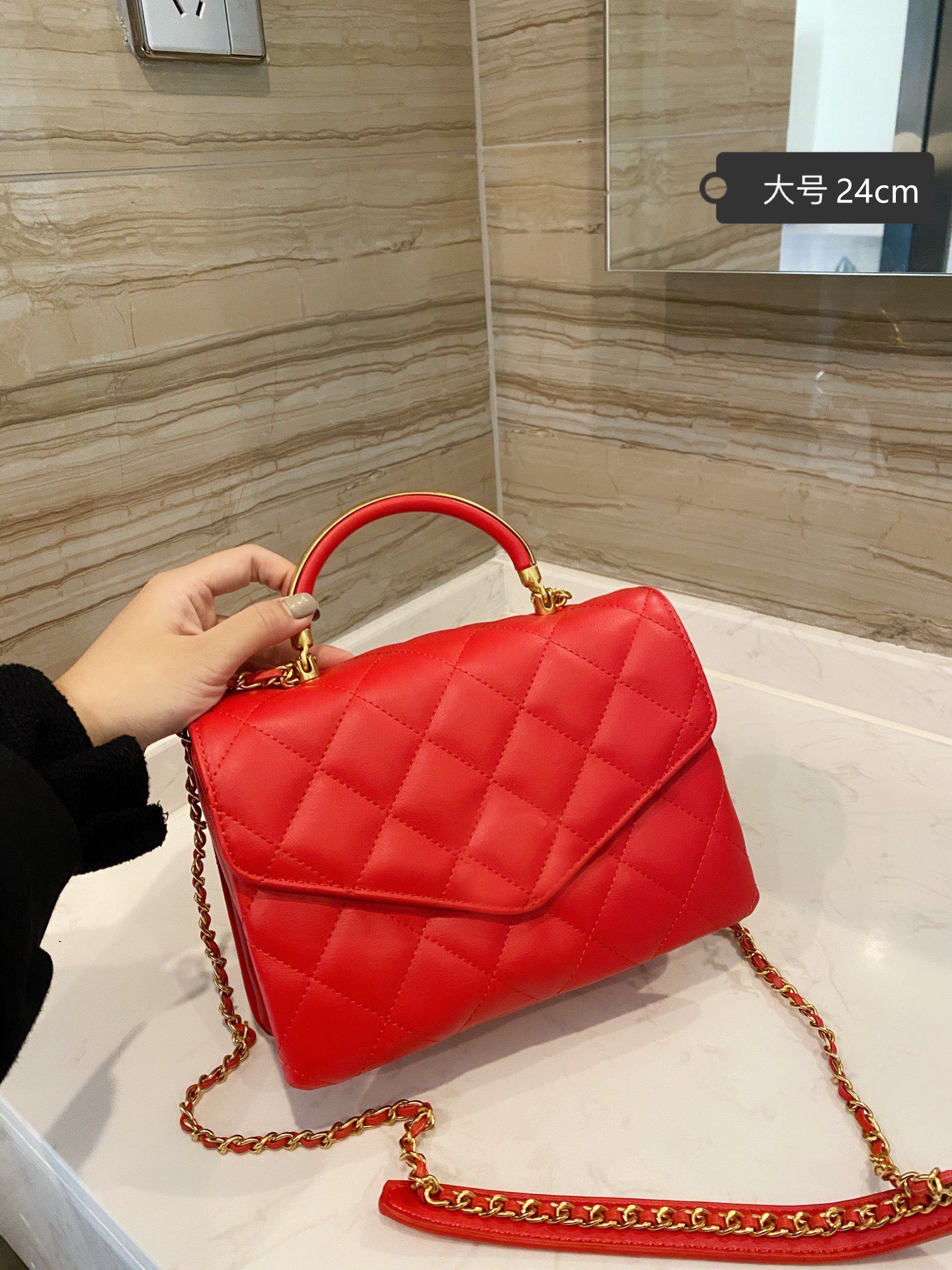 Luxurys Designers Bag Handbags Shoulder Bags Diamond Lattice Crossbody Gold Chain Genuine Leather purse with box 24cm three colors
Luxurys Designers Bag Handbags Shoulder Bags Diamond Lattice Crossbody Gold Chain Genuine Leather purse with box 24cm three colors