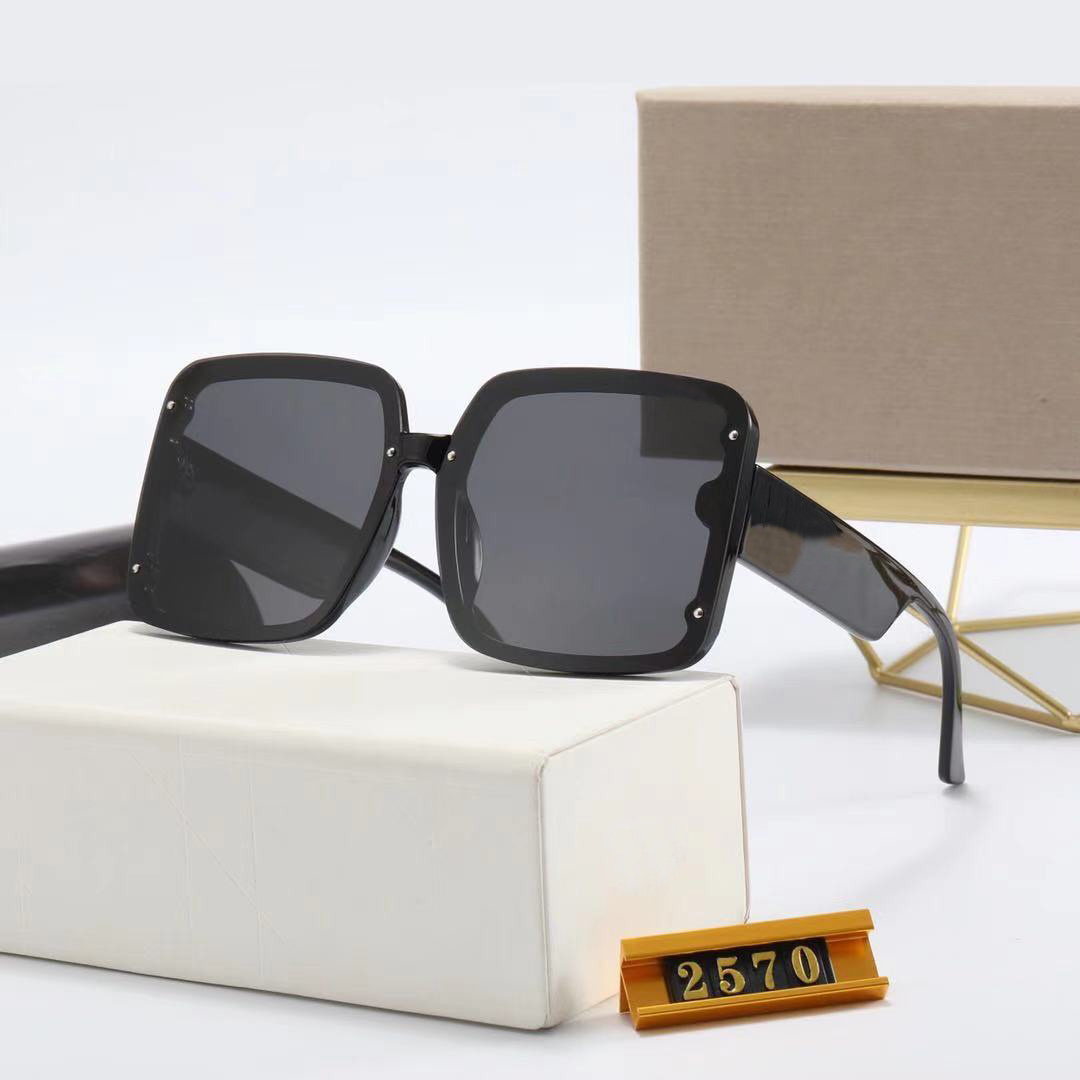 Unisex high-quality high-end sunglasses classic fashion square frame summer exclusive designer fast delivery, White;black
Unisex high-quality high-end sunglasses classic fashion square frame summer exclusive designer fast delivery, White;black