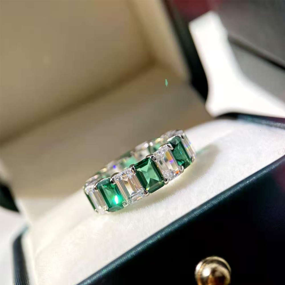 HBP Emerald Diamond Ring women's large diamond ring S925 silver imitation 50 points fashion simple
HBP Emerald Diamond Ring women's large diamond ring S925 silver imitation 50 points fashion simple