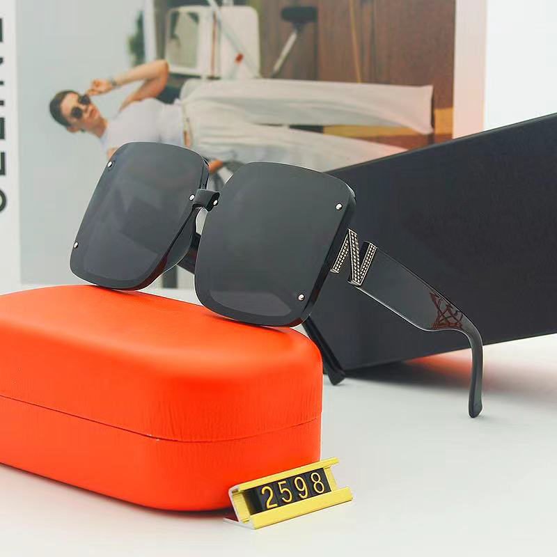 Sunglasses for Woman designer sun glasses square luxur men Women glasses plate metal combination black frame top quality, White;black
Sunglasses for Woman designer sun glasses square luxur men Women glasses plate metal combination black frame top quality, White;black