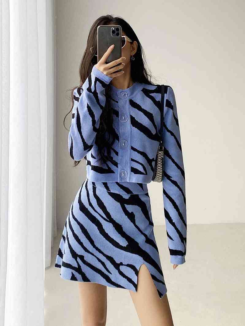 Spring and Autumn French sweater coat long-sleeved two-piece set zebra knitted cardigan bag hip A short skirt 210525, Blue
Spring and Autumn French sweater coat long-sleeved two-piece set zebra knitted cardigan bag hip A short skirt 210525, Blue