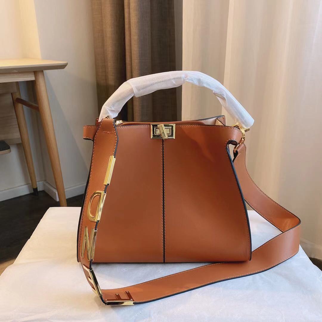 fend women bag leather tote bag women's hand 2021 new korean fashion lock one shoulder messenger peekaboo kitten
fend women bag leather tote bag women's hand 2021 new korean fashion lock one shoulder messenger peekaboo kitten