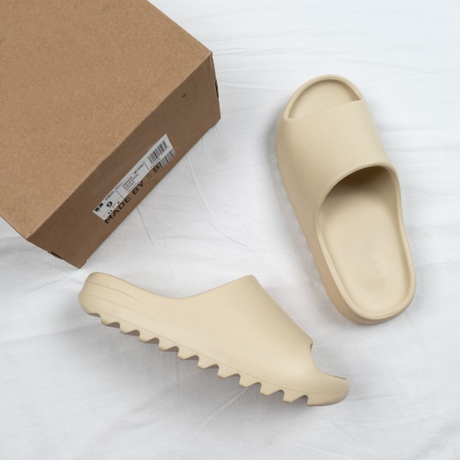 2021 latest men/women slides Bone Desert Sand Core Mineral Blue slippers Mxt Moon Grey Yellow Black all colors available with/without box
2021 latest men/women slides Bone Desert Sand Core Mineral Blue slippers Mxt Moon Grey Yellow Black all colors available with/without box