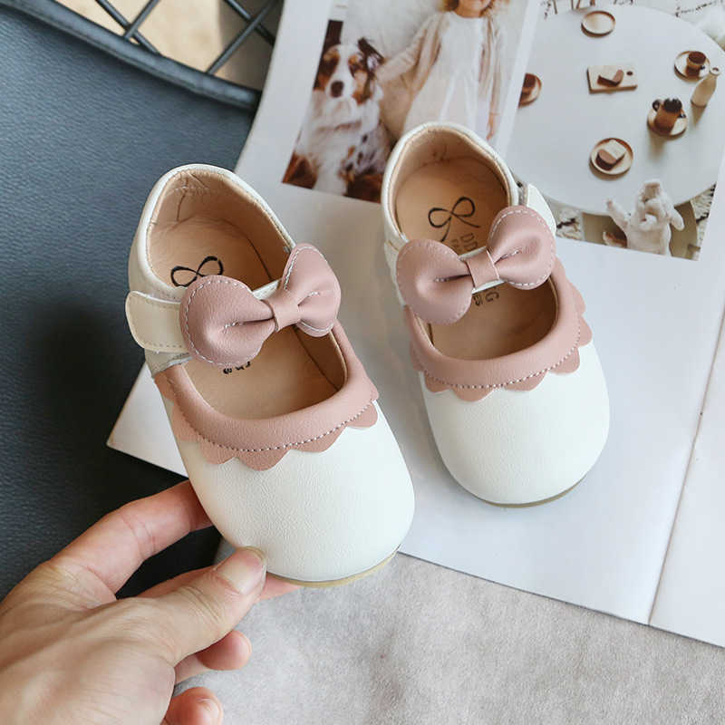 2021 New Bowknot Leather Shoes Girls Baby Shoes 1-8 Years Old Non-Slip Soft Sole Spring Little Girls Single Shoes E419 X0703, Black
2021 New Bowknot Leather Shoes Girls Baby Shoes 1-8 Years Old Non-Slip Soft Sole Spring Little Girls Single Shoes E419 X0703, Black