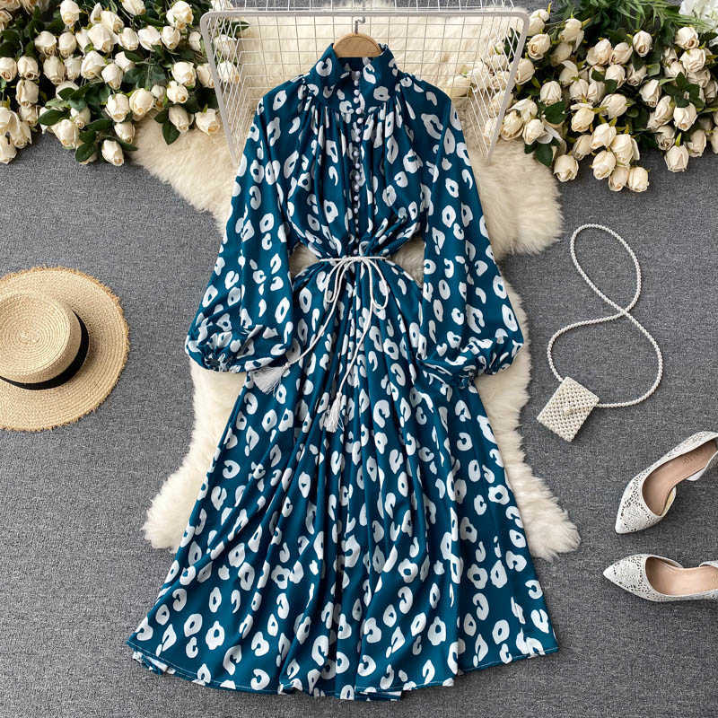 Bohemian Blue Printed Midi Dress Women Elegant Stand Collar Long Sleeve High Waist Single Breasted A-Line Vestidos Spring Fall Y0603, Dark blue
Bohemian Blue Printed Midi Dress Women Elegant Stand Collar Long Sleeve High Waist Single Breasted A-Line Vestidos Spring Fall Y0603, Dark blue